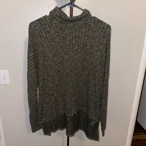 Green turtle neck sweater